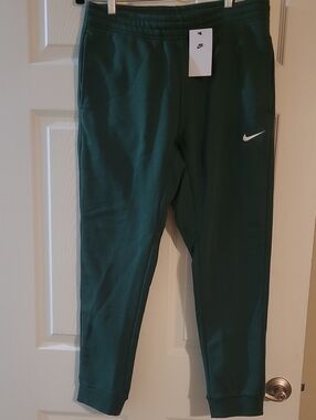 NWT Nike Mens Green Athletic Joggers with White Swoosh Size L